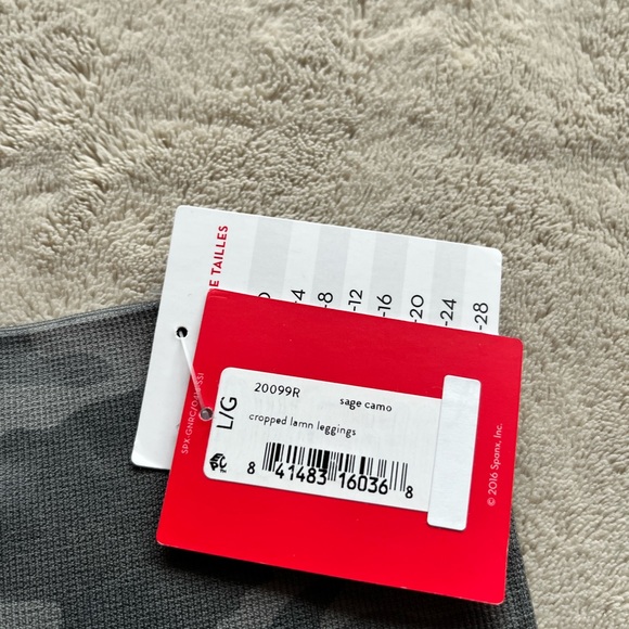 SPANX Look At Me Now Cropped Leggings - Picture 8 of 13